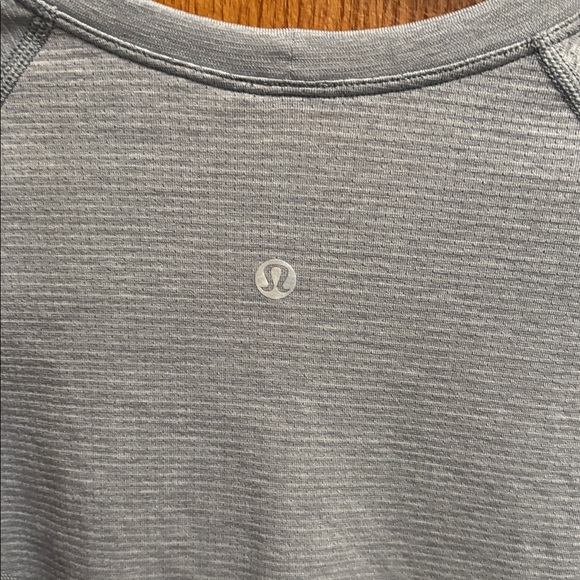 LULULEMON Gray Long Sleeve Crop Top - Picture 2 of 2